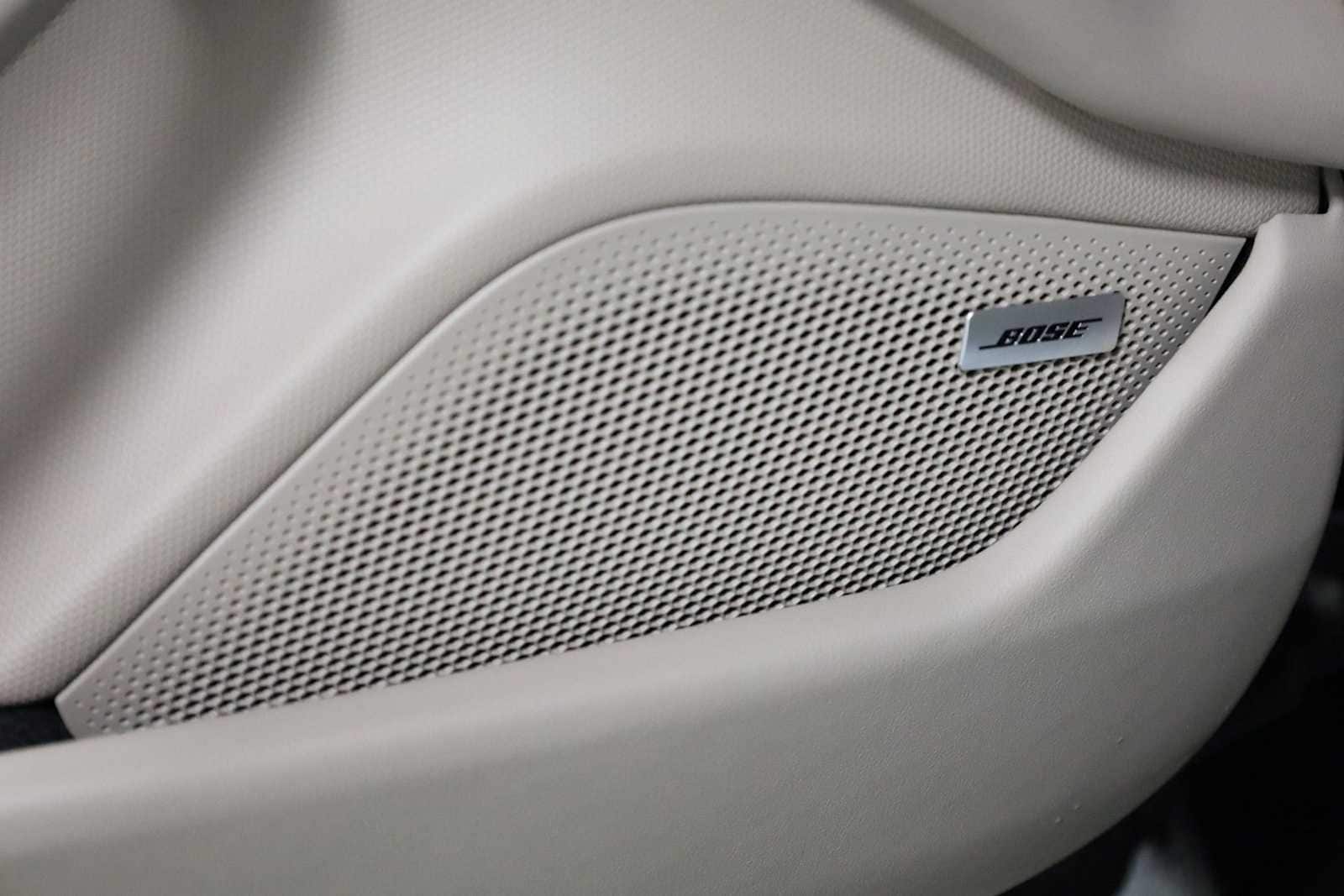 Thumbnail: 2025 Porsche Taycan - 17