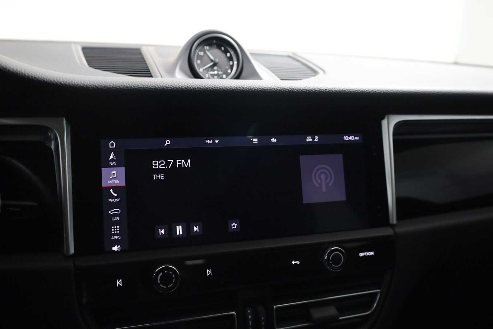 Thumbnail: 2023 Porsche Macan - 32