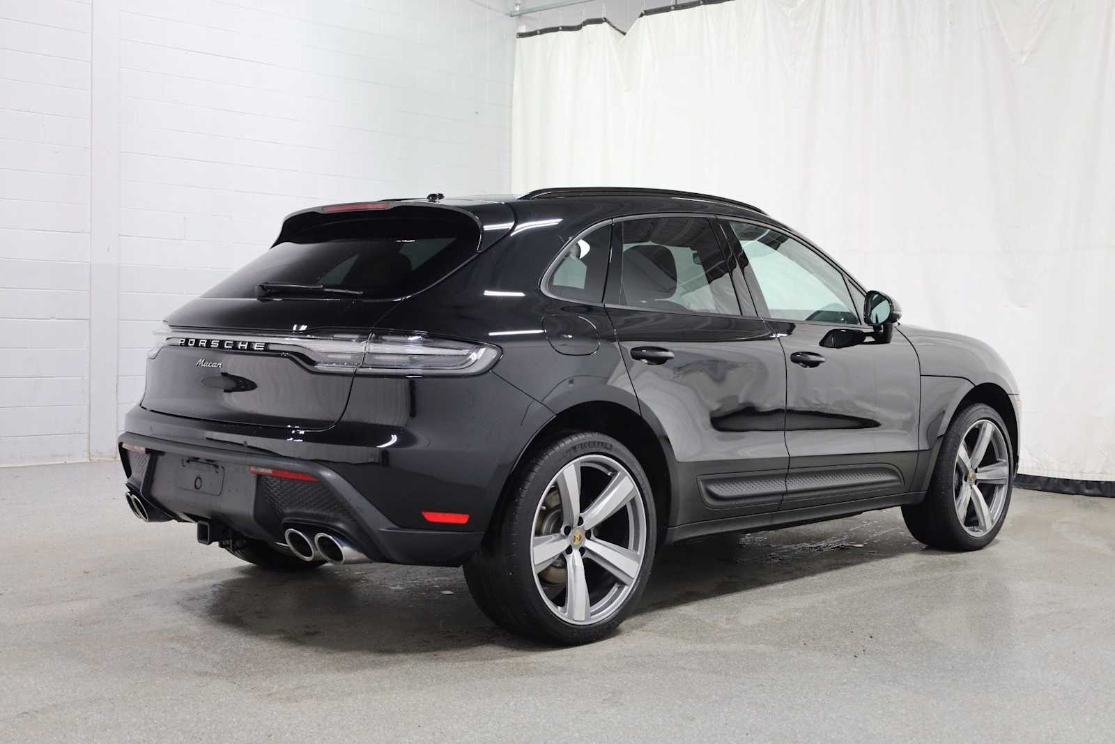 Thumbnail: 2024 Porsche Macan - 8