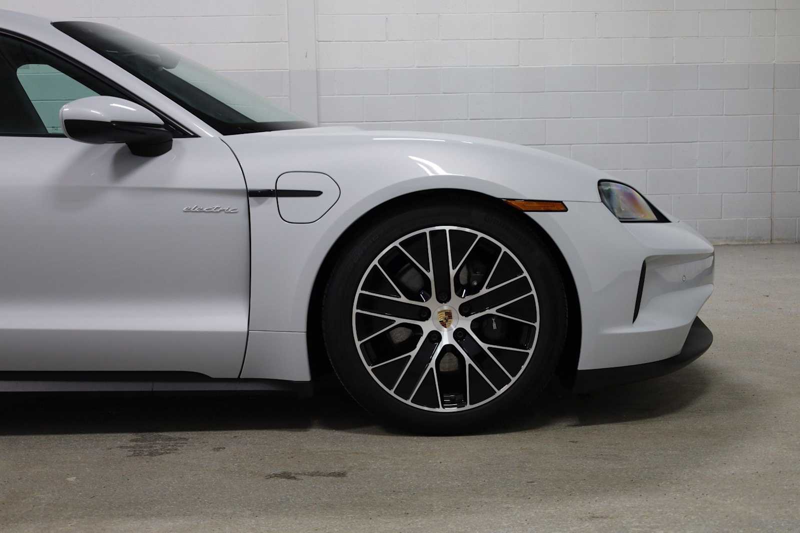 Thumbnail: 2025 Porsche Taycan - 11