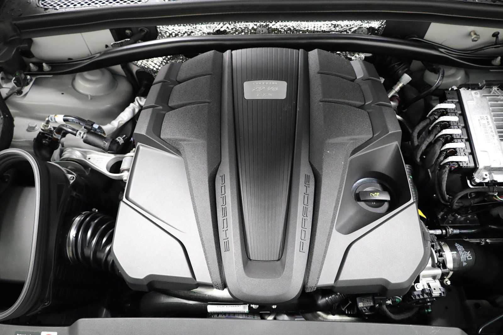 Thumbnail: 2026 Porsche Macan - 42