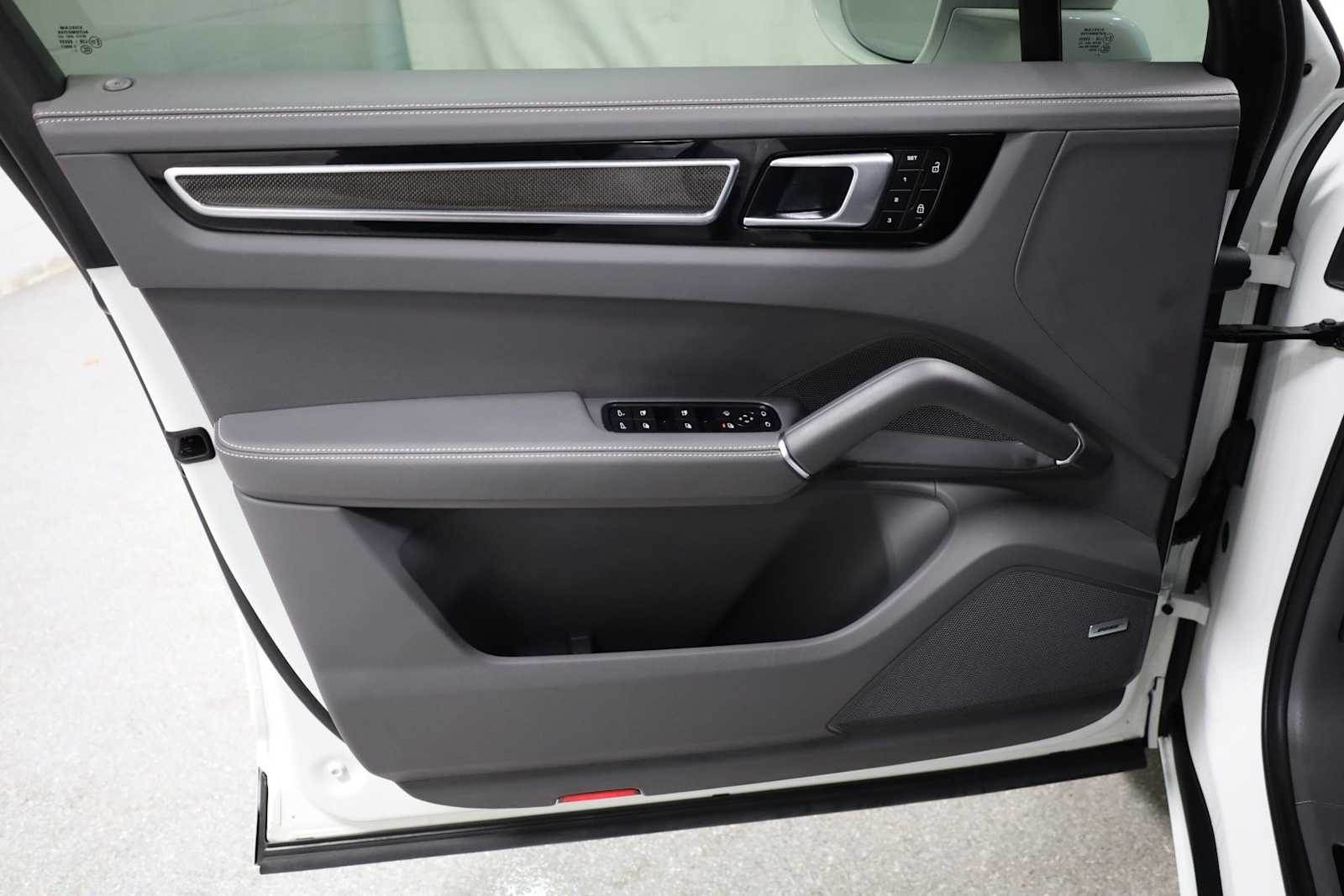 Thumbnail: 2023 Porsche Cayenne - 16