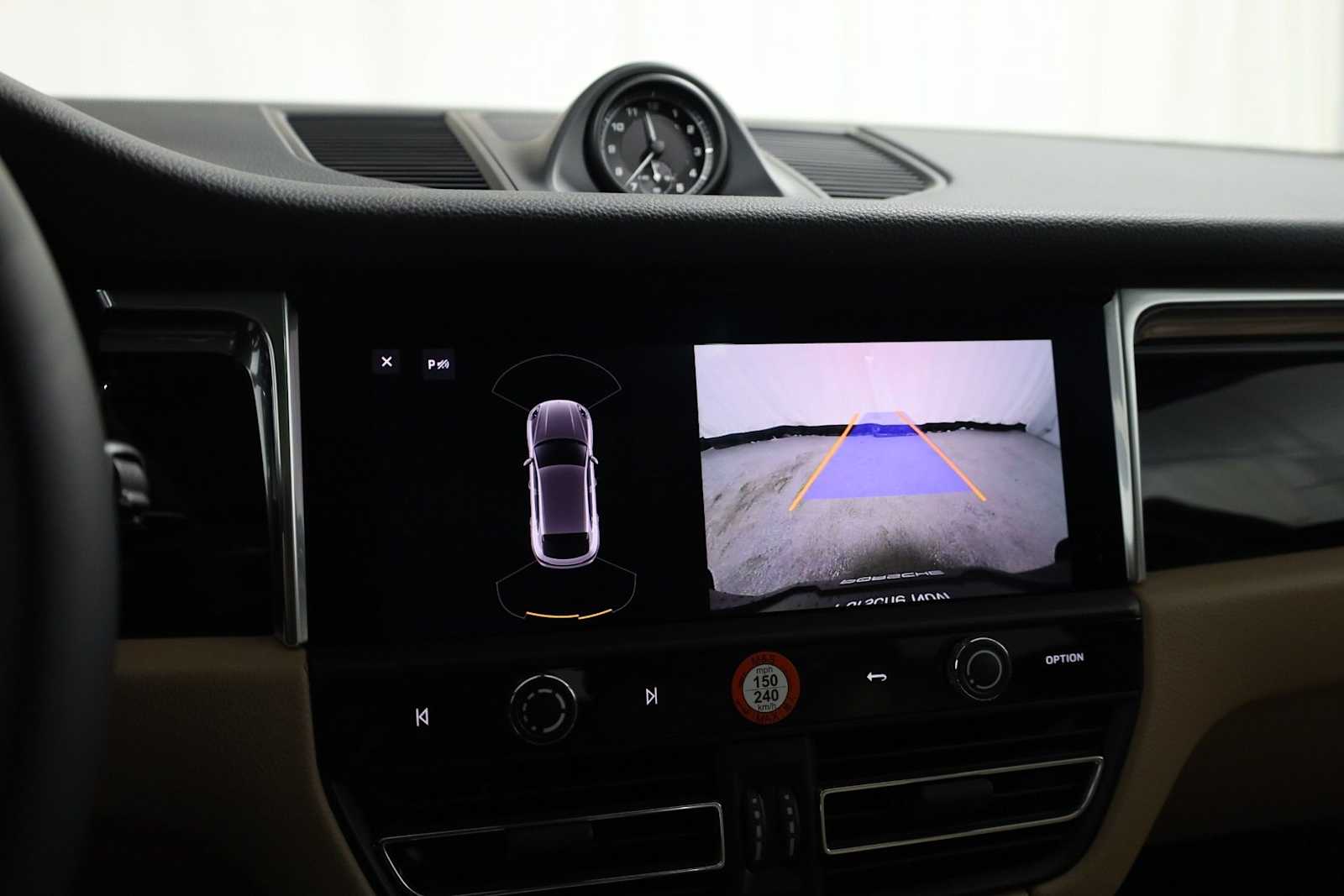 Thumbnail: 2026 Porsche Macan - 34