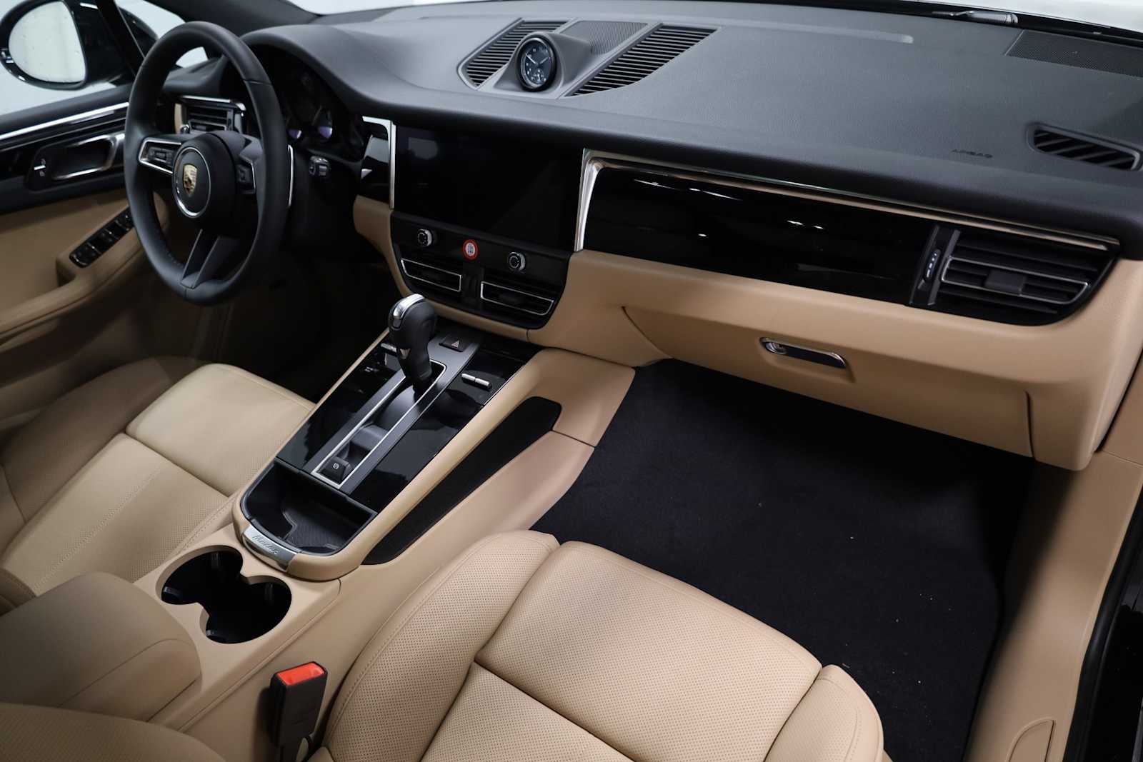 Thumbnail: 2025 Porsche Macan - 6
