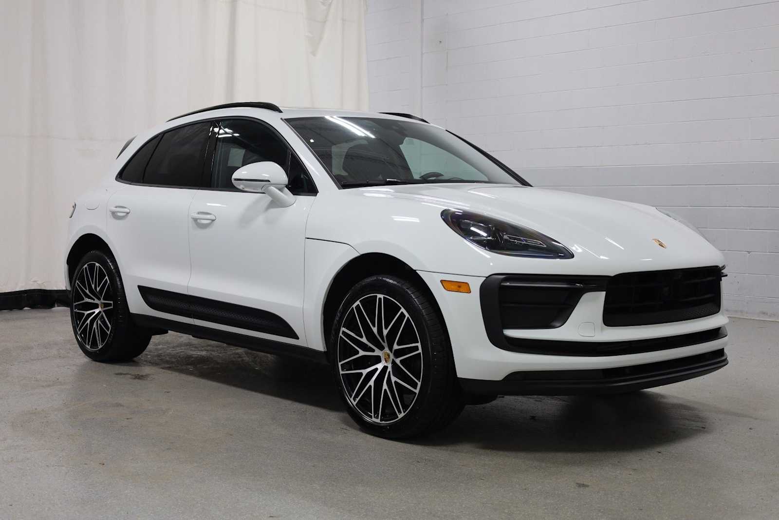 Thumbnail: 2026 Porsche Macan - 13