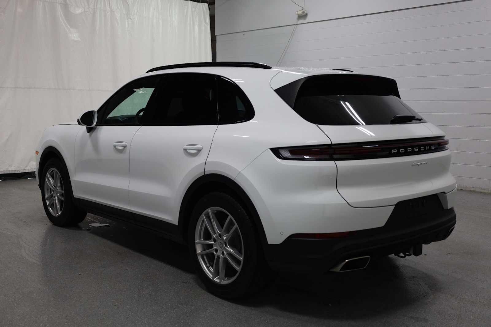 Thumbnail: 2024 Porsche Cayenne - 3