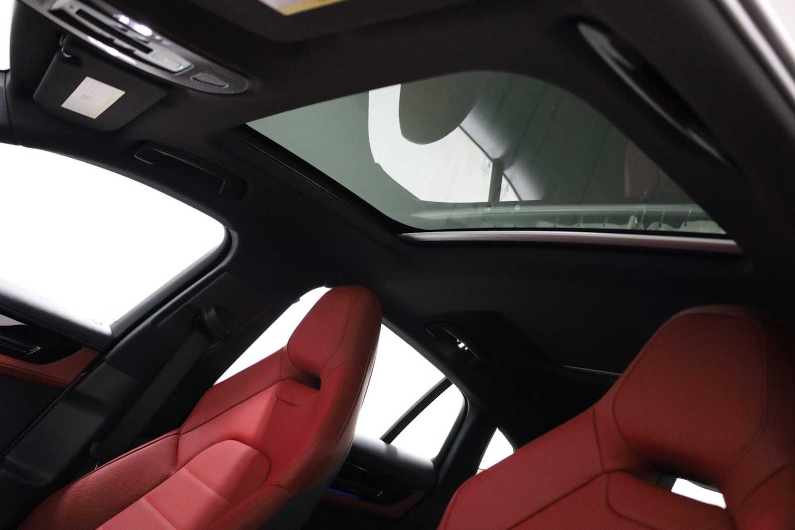 Thumbnail: 2026 Porsche Panamera - 19