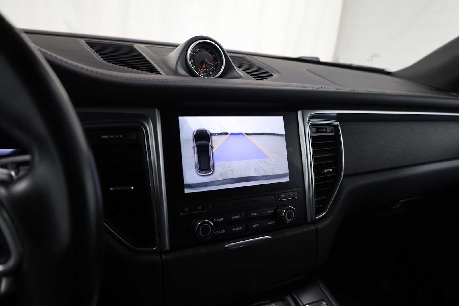 Thumbnail: 2018 Porsche Macan - 34