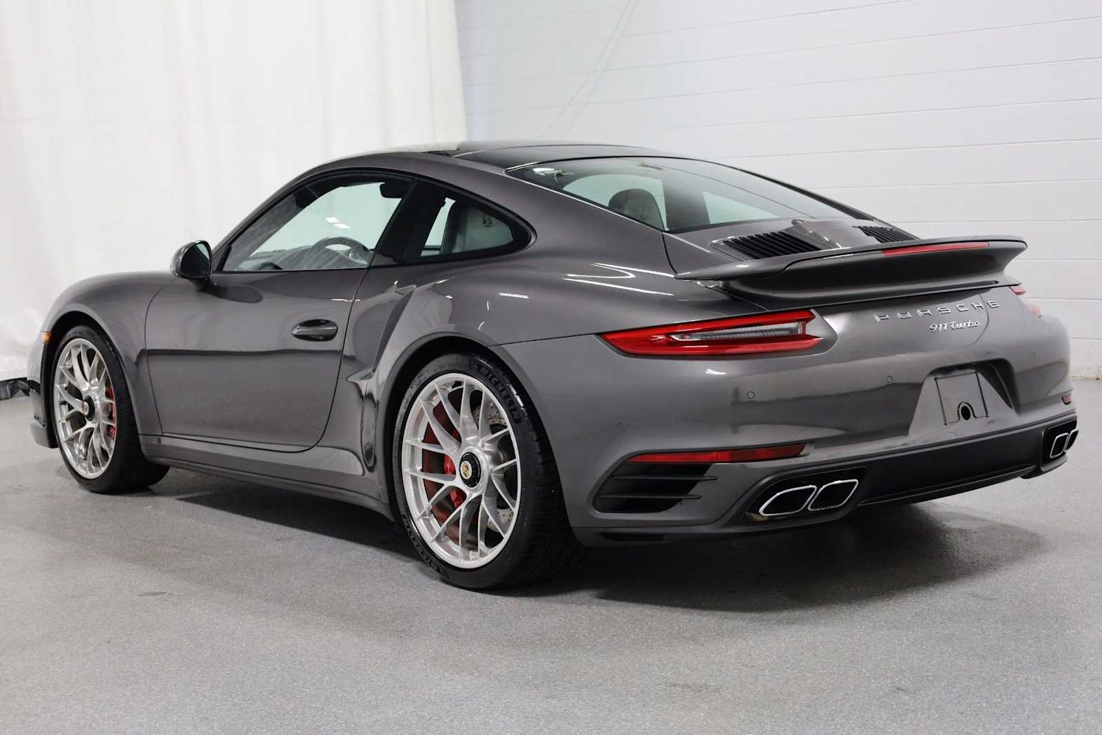 Thumbnail: 2019 Porsche 911 - 3