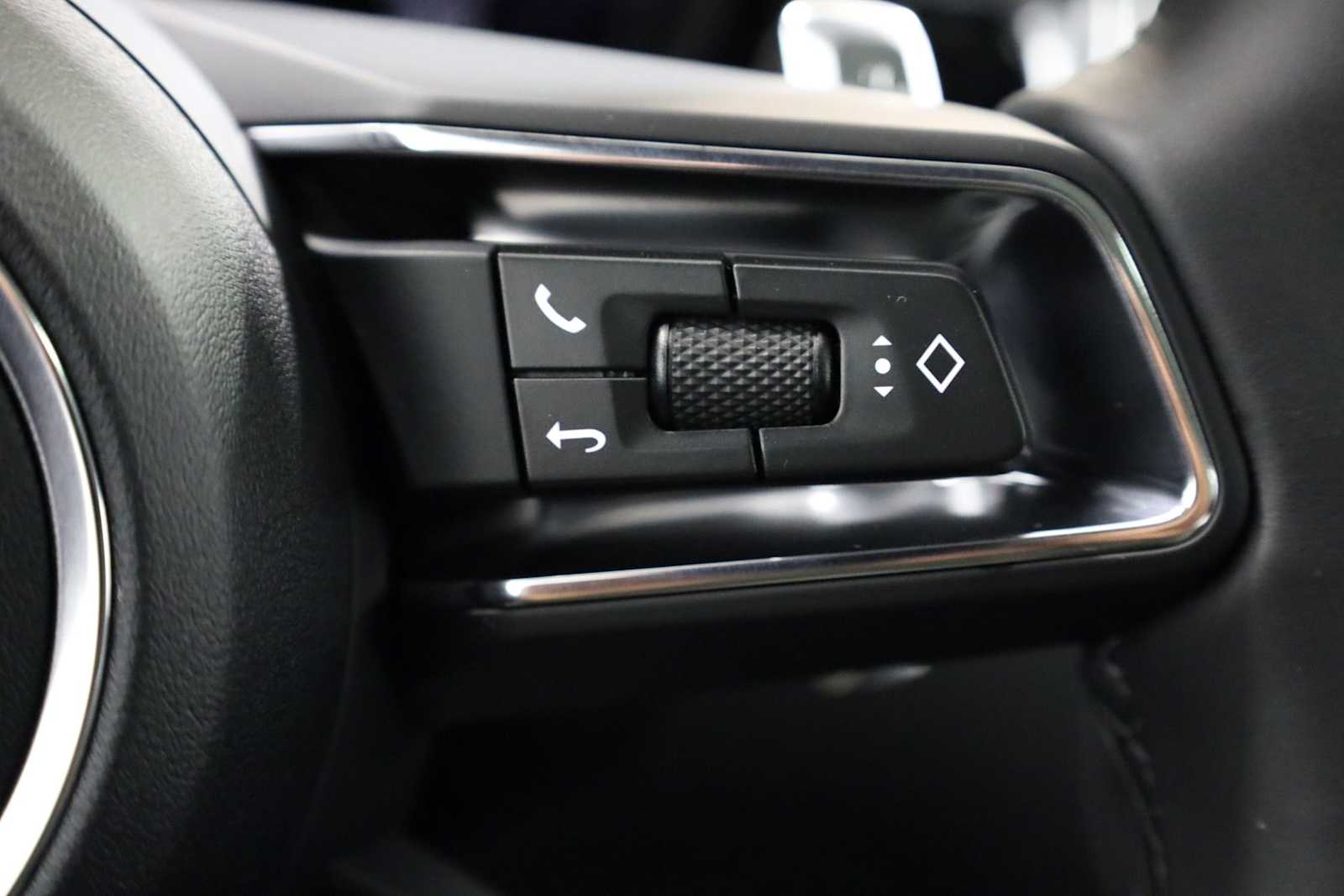 Thumbnail: 2026 Porsche Macan - 28