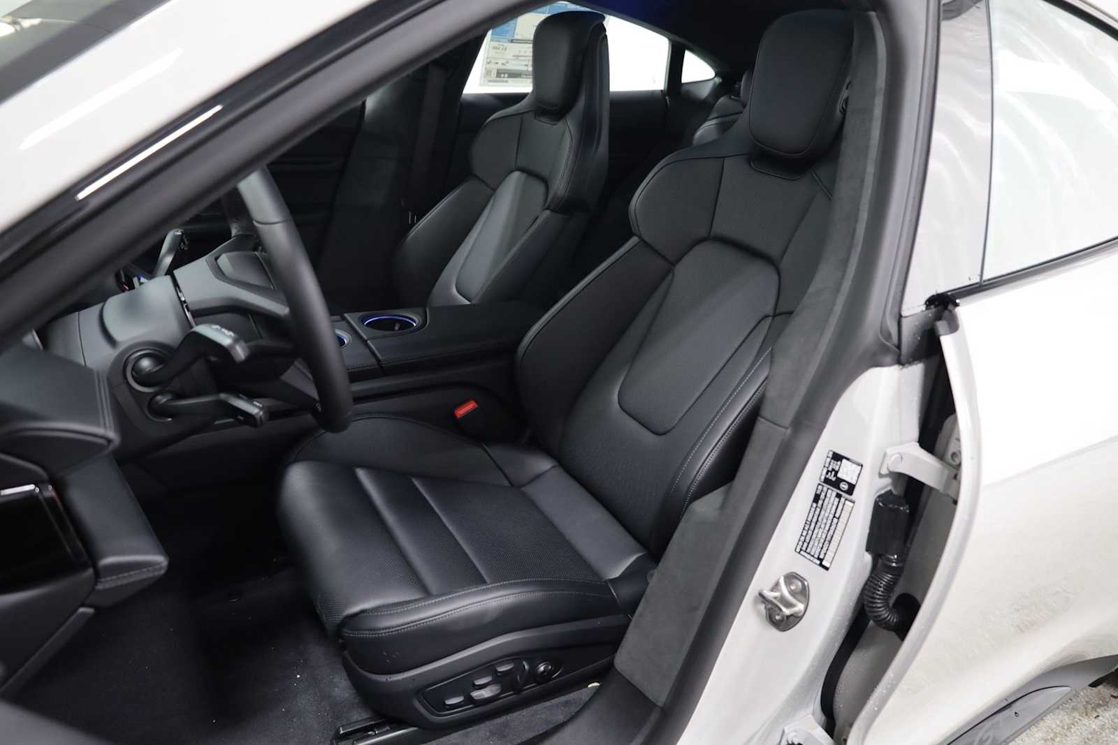 Thumbnail: 2026 Porsche Taycan - 5