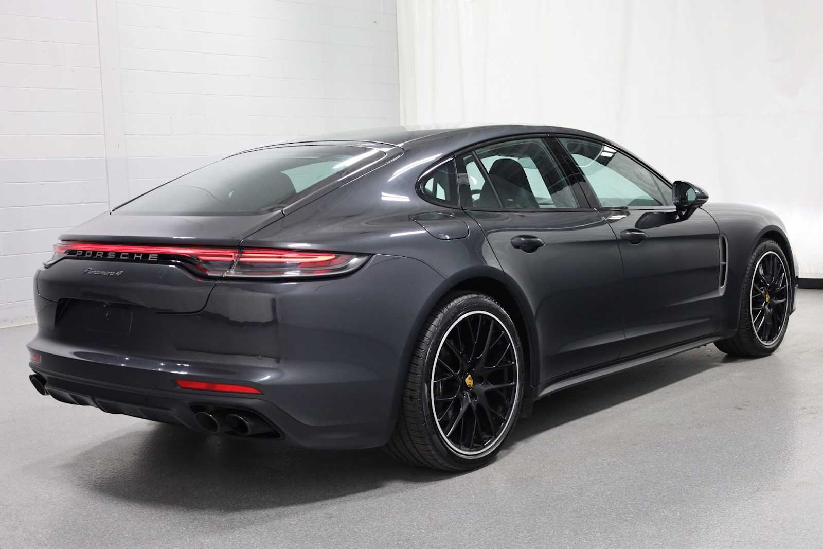 Thumbnail: 2023 Porsche Panamera - 9