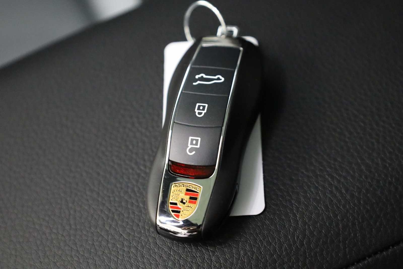 Thumbnail: 2026 Porsche Macan - 43