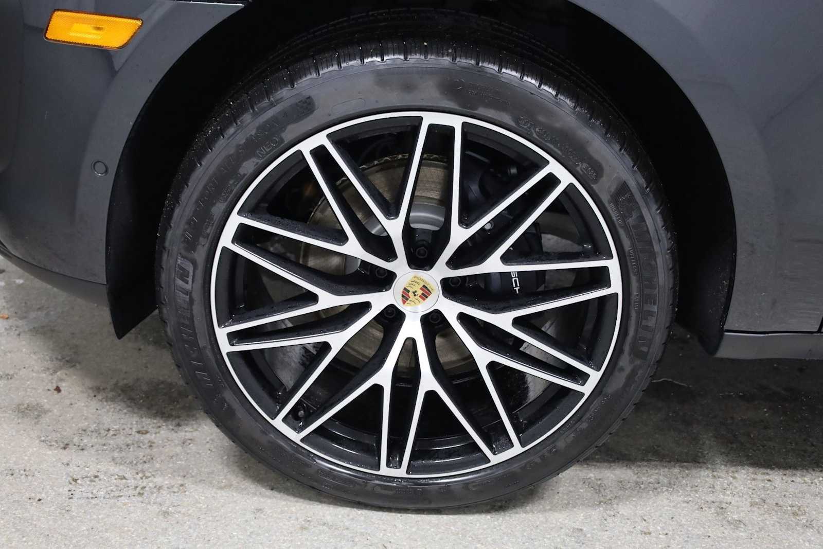 Thumbnail: 2026 Porsche Macan - 39