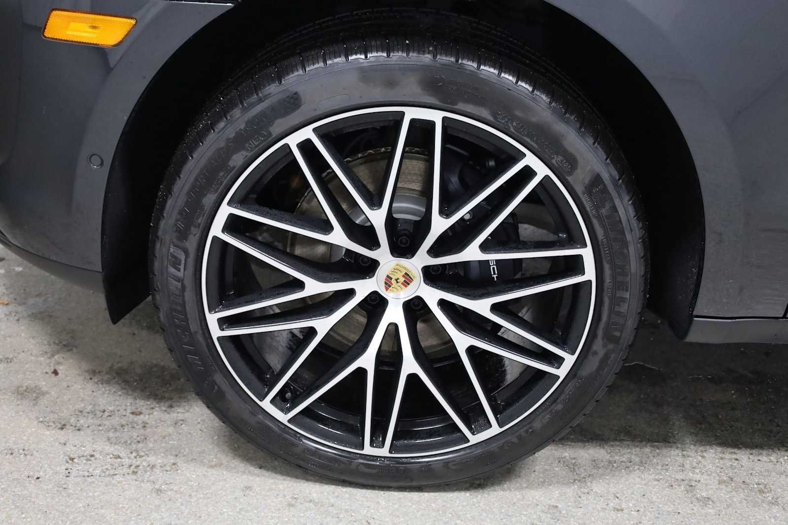 Thumbnail: 2026 Porsche Macan - 39