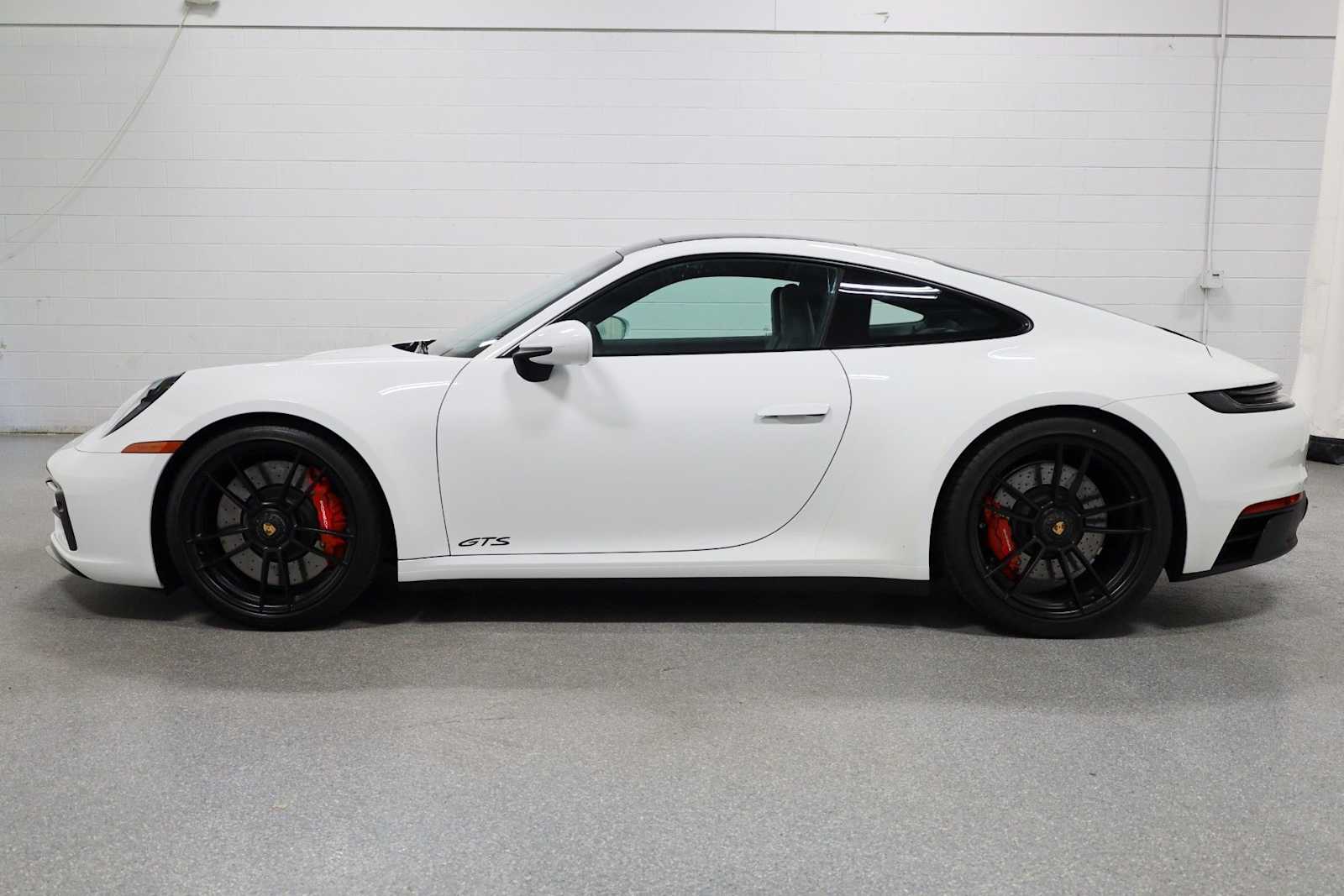 Thumbnail: 2022 Porsche 911 - 2