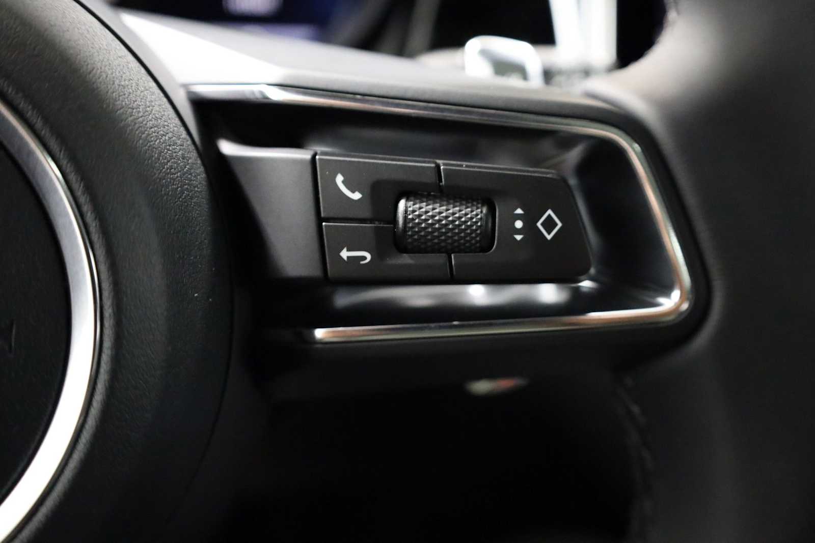 Thumbnail: 2026 Porsche Macan - 28