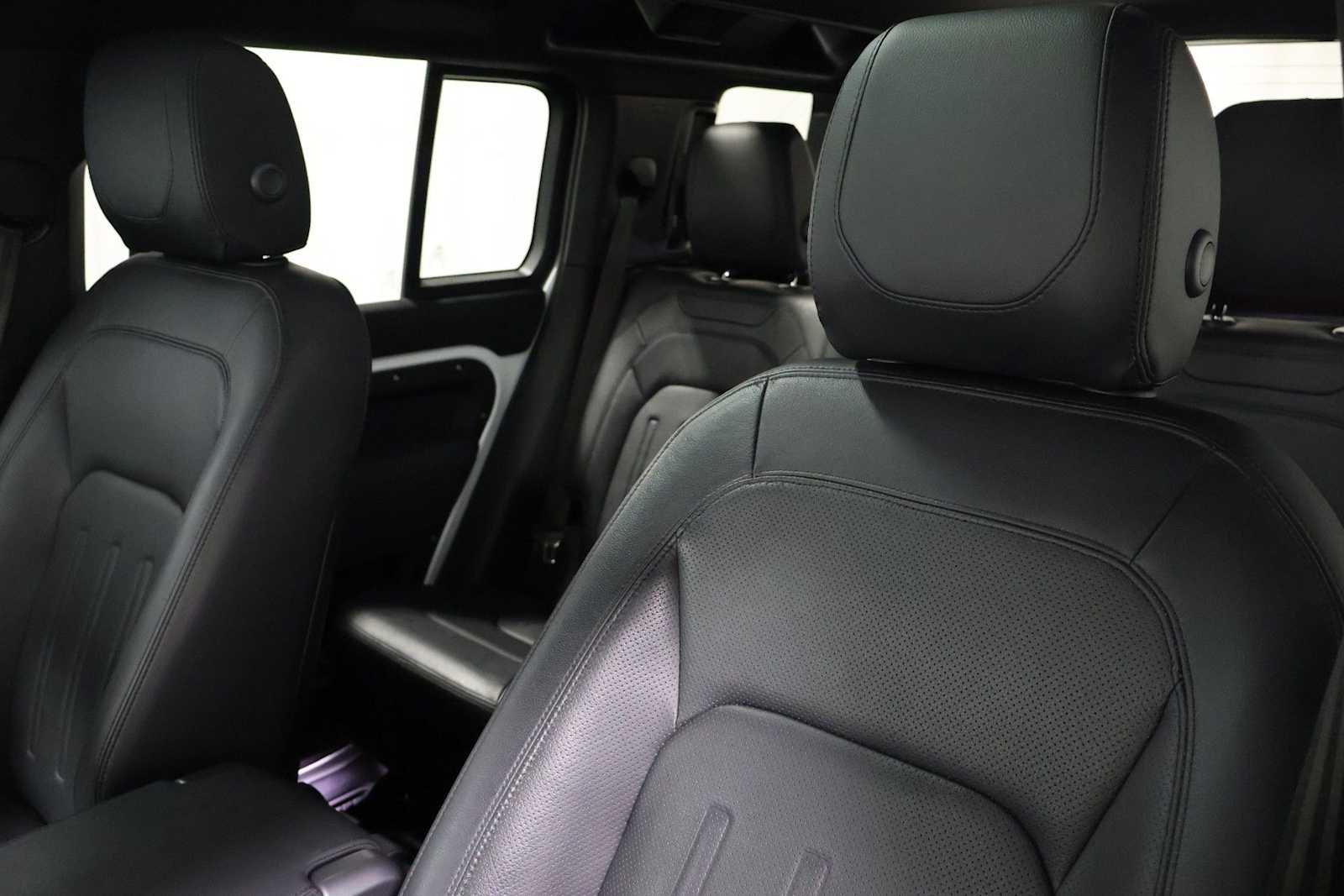 Thumbnail: 2022 Land Rover Defender - 17