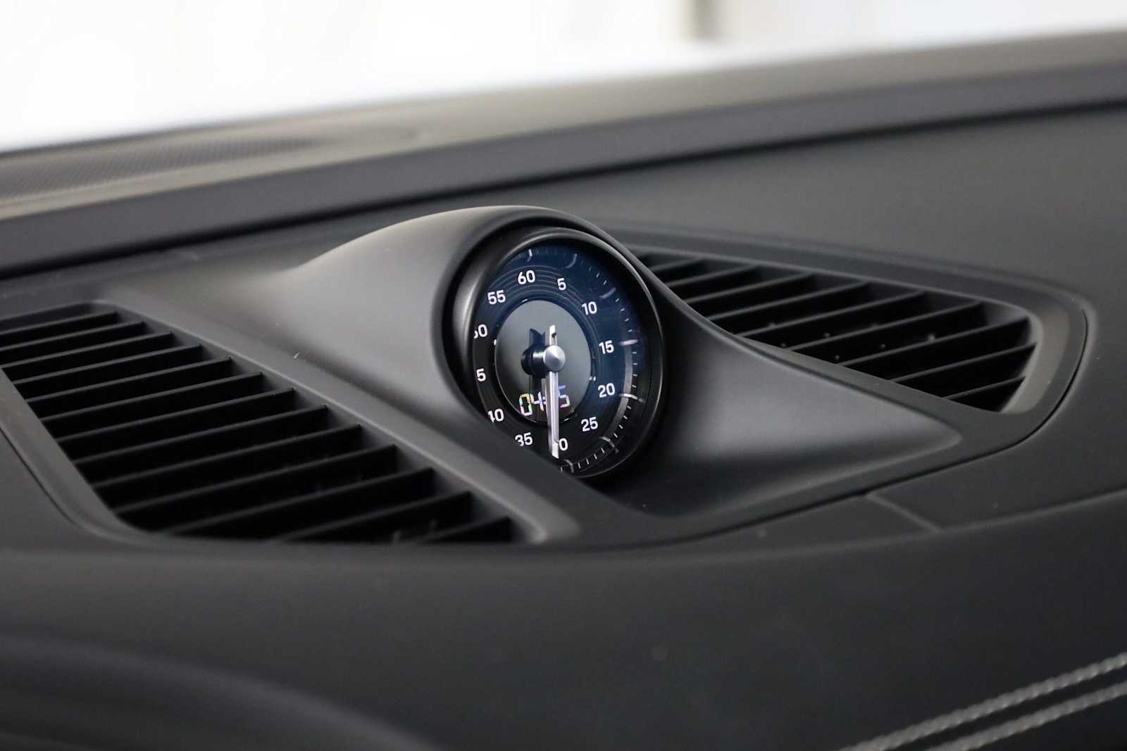 Thumbnail: 2025 Porsche Macan - 18