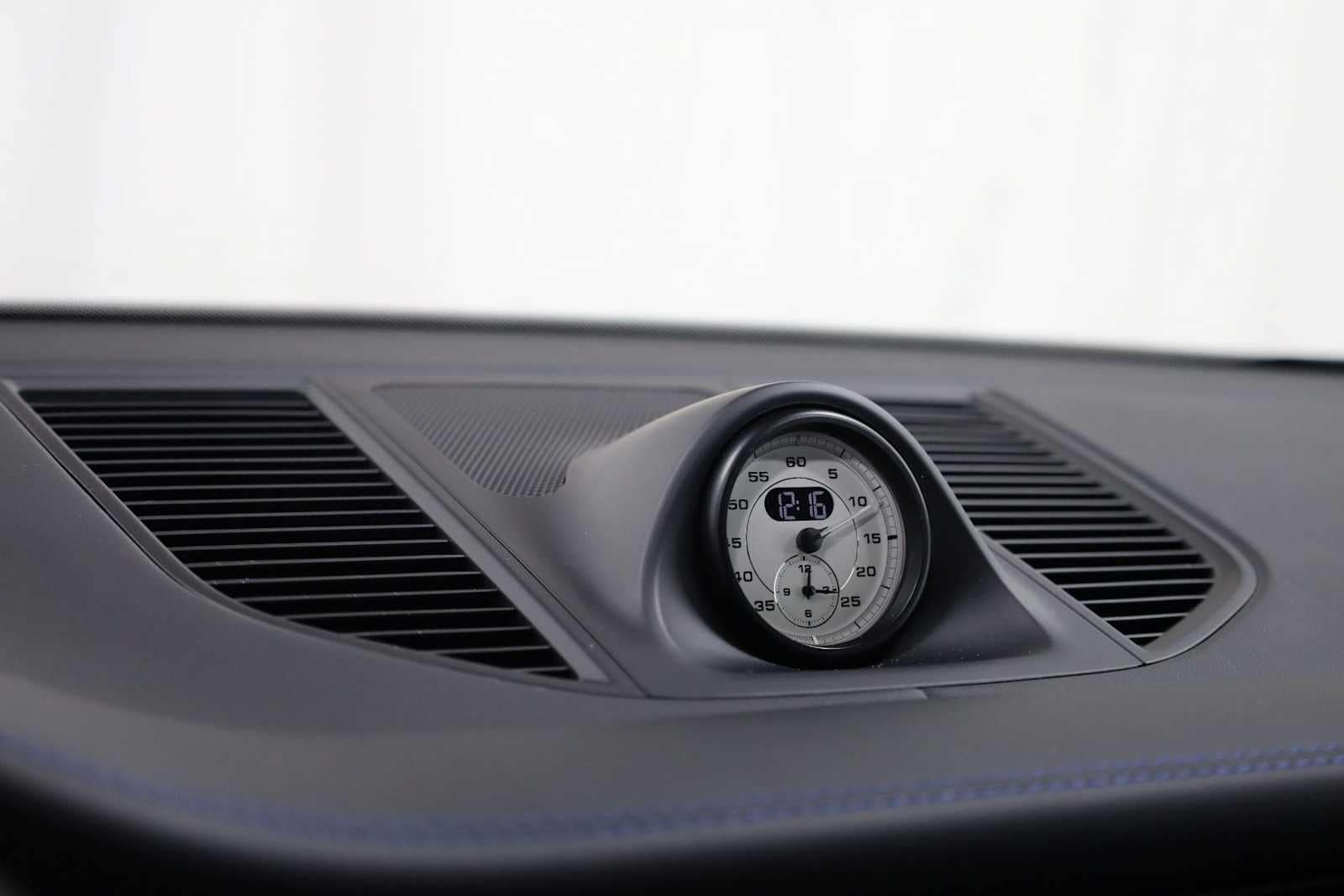 Thumbnail: 2025 Porsche Macan - 18