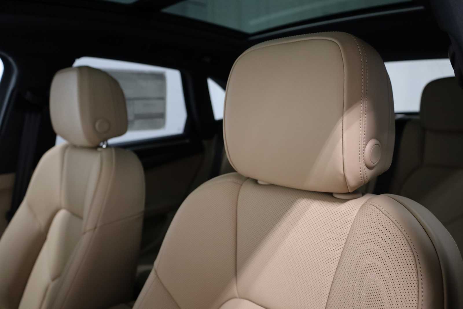 Thumbnail: 2026 Porsche Macan - 19