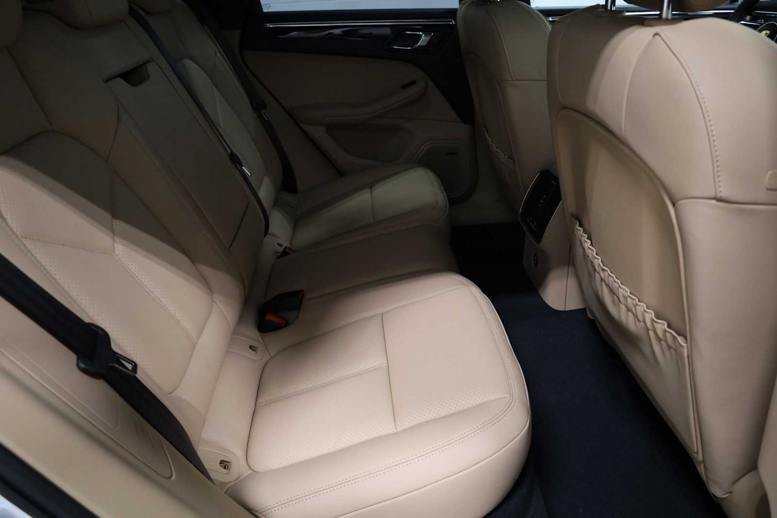 Thumbnail: 2026 Porsche Macan - 36