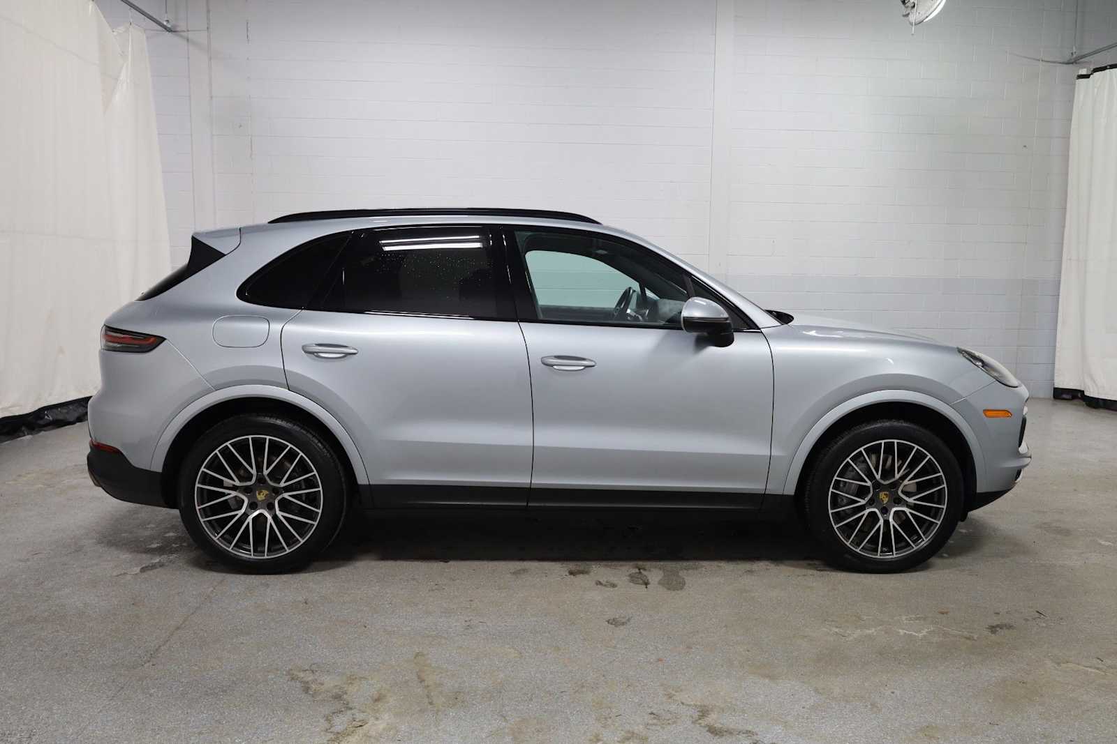 Thumbnail: 2021 Porsche Cayenne - 10