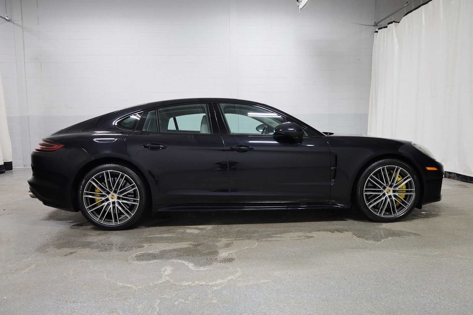 Thumbnail: 2017 Porsche Panamera - 10