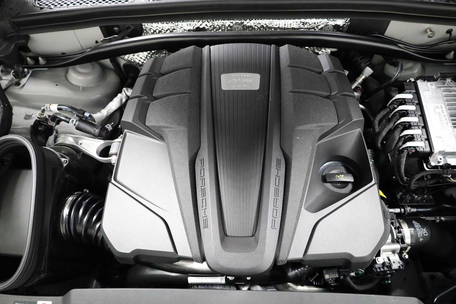 Thumbnail: 2026 Porsche Macan - 42