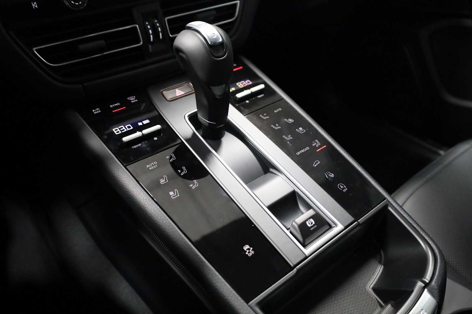 Thumbnail: 2026 Porsche Macan - 29