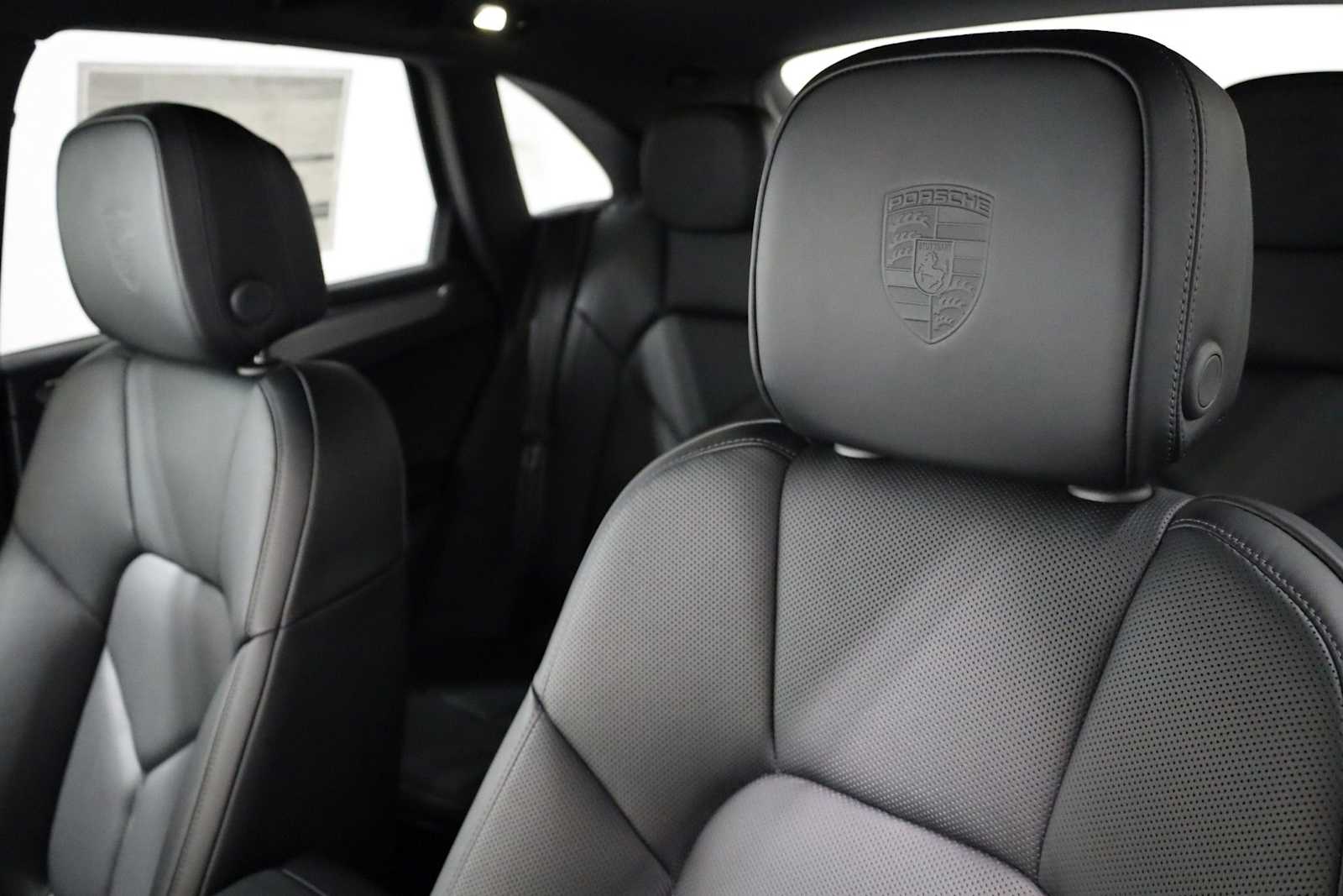 Thumbnail: 2026 Porsche Macan - 19