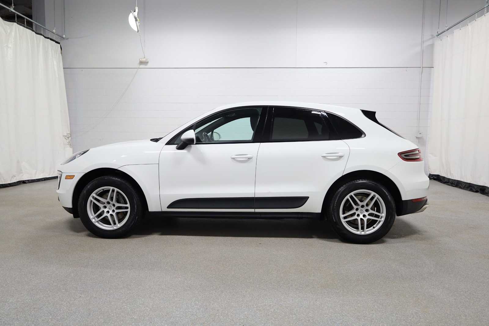 Thumbnail: 2017 Porsche Macan - 2