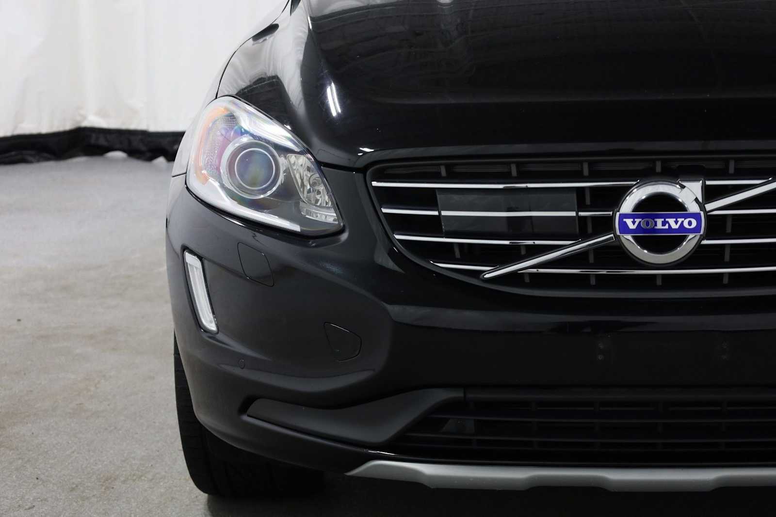 Thumbnail: 2016 Volvo XC60 - 15