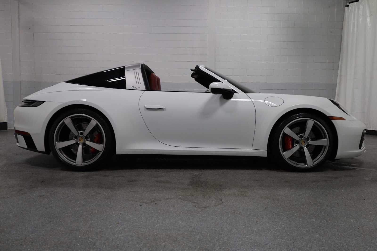 Thumbnail: 2024 Porsche 911 - 9