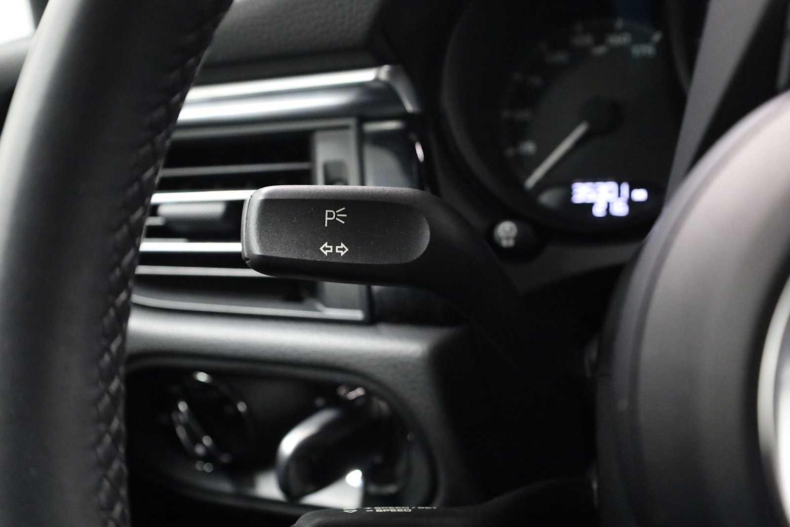 Thumbnail: 2023 Porsche Macan - 31