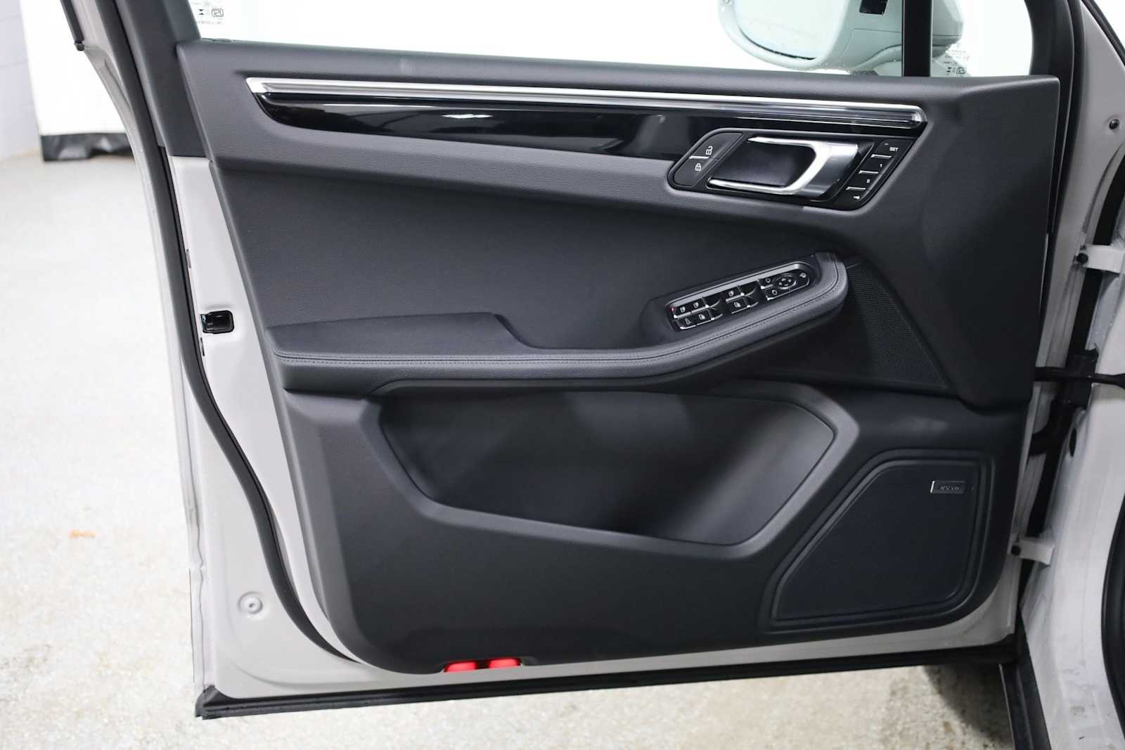 Thumbnail: 2026 Porsche Macan - 16