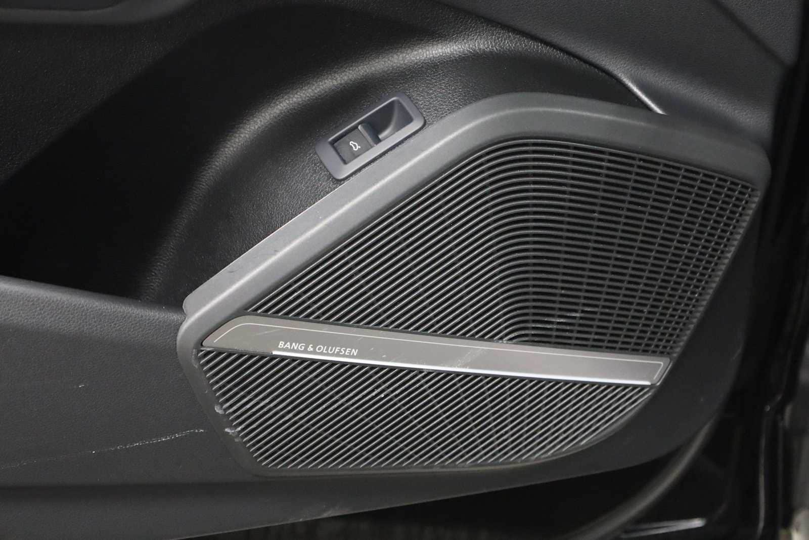 Thumbnail: 2024 Audi SQ5 - 17