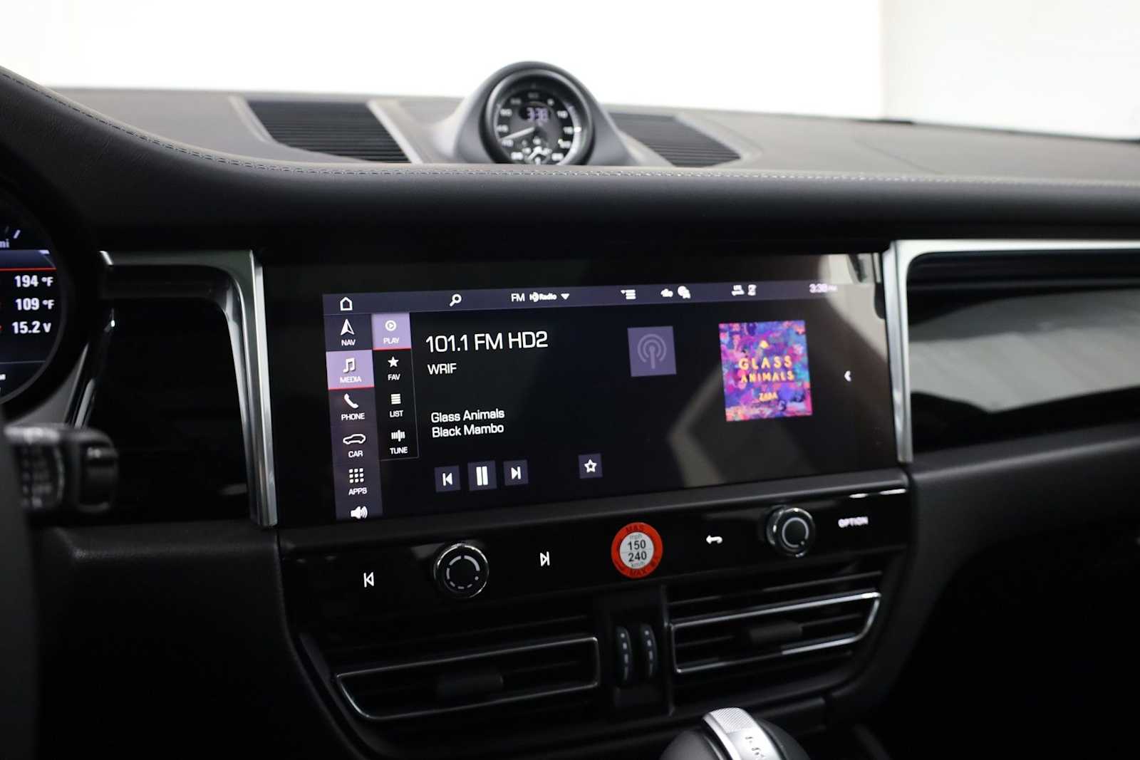 Thumbnail: 2026 Porsche Macan - 32