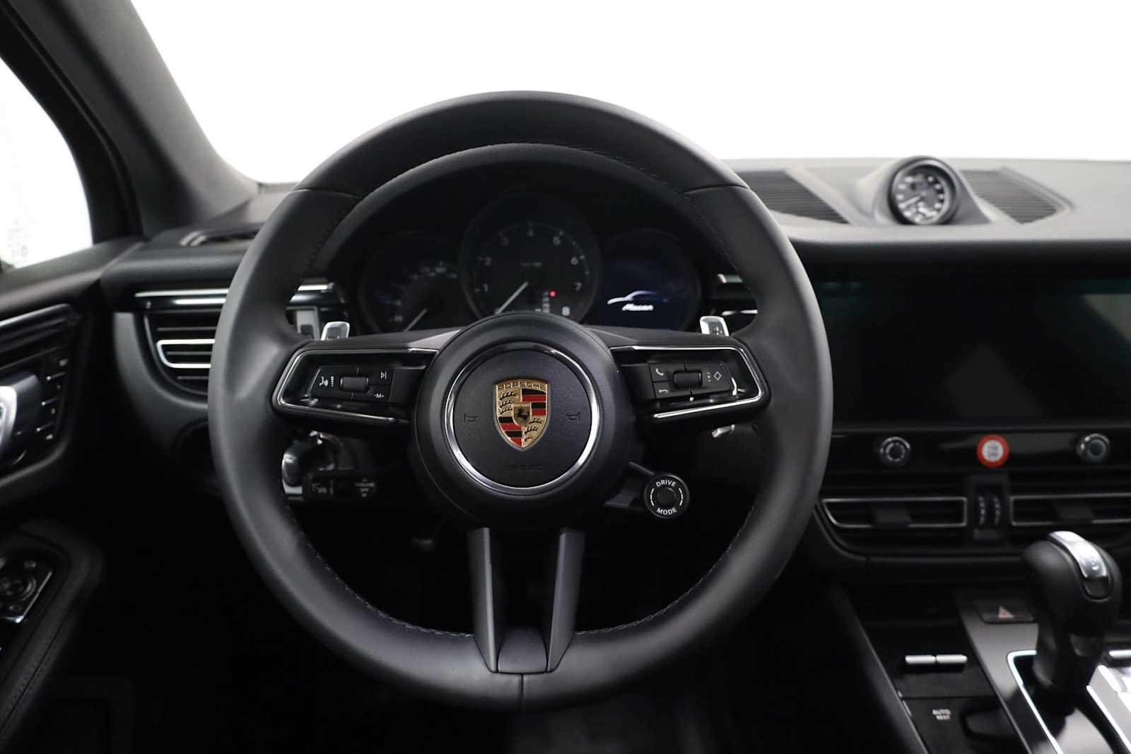 Thumbnail: 2026 Porsche Macan - 25