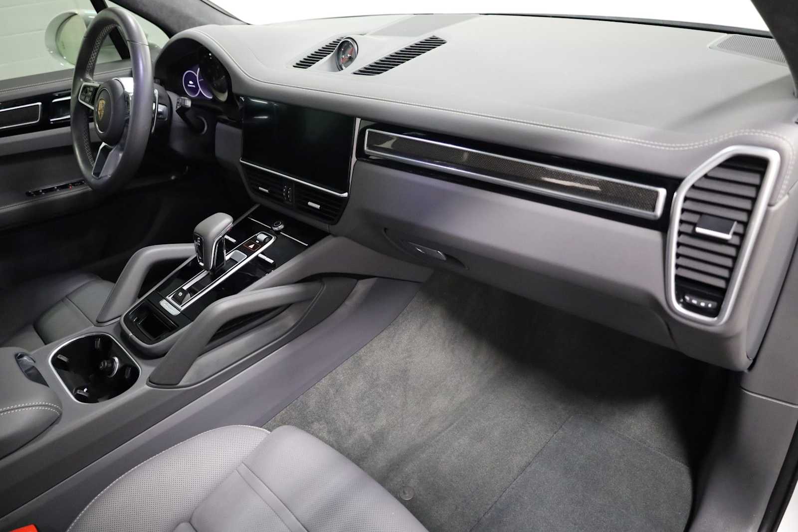 Thumbnail: 2023 Porsche Cayenne - 6