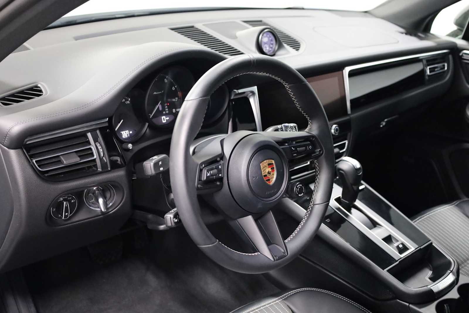Thumbnail: 2025 Porsche Macan - 4