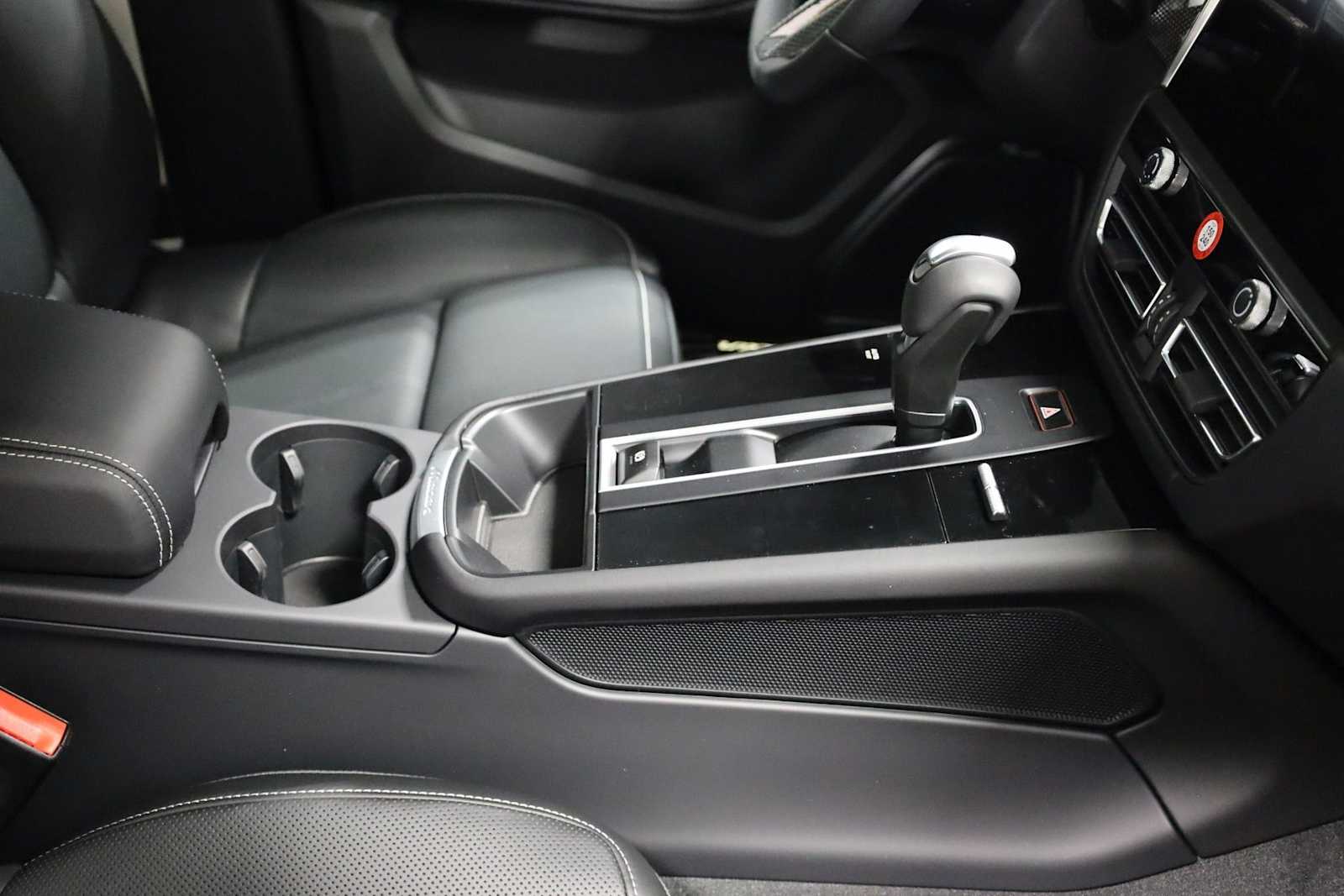 Thumbnail: 2026 Porsche Macan - 21