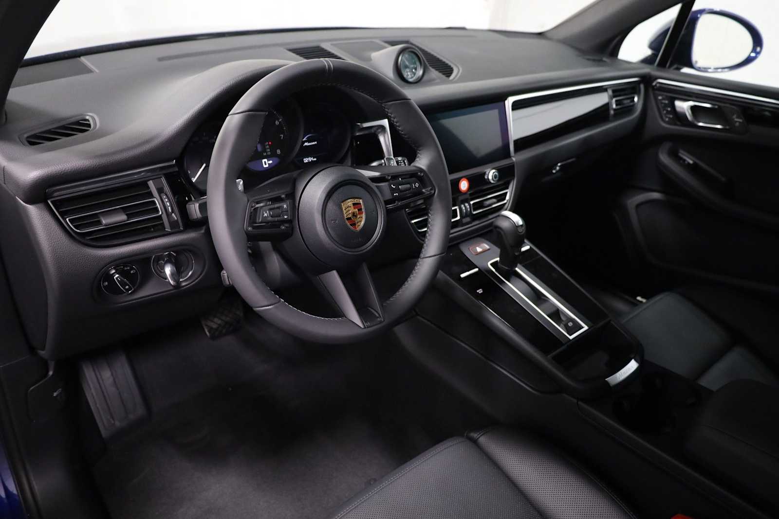 Thumbnail: 2026 Porsche Macan - 4