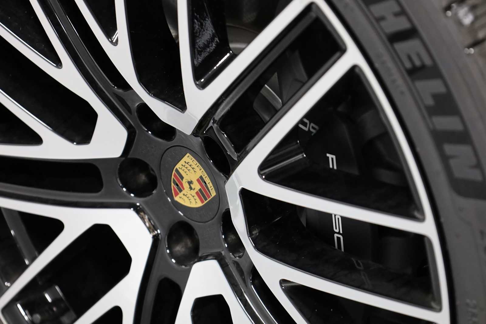 Thumbnail: 2024 Porsche Macan - 15