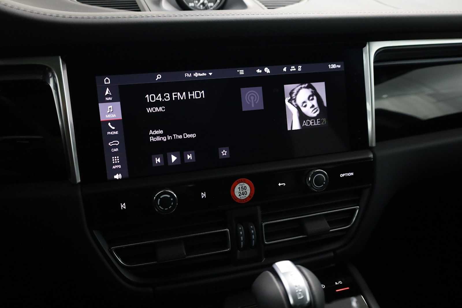 Thumbnail: 2026 Porsche Macan - 32