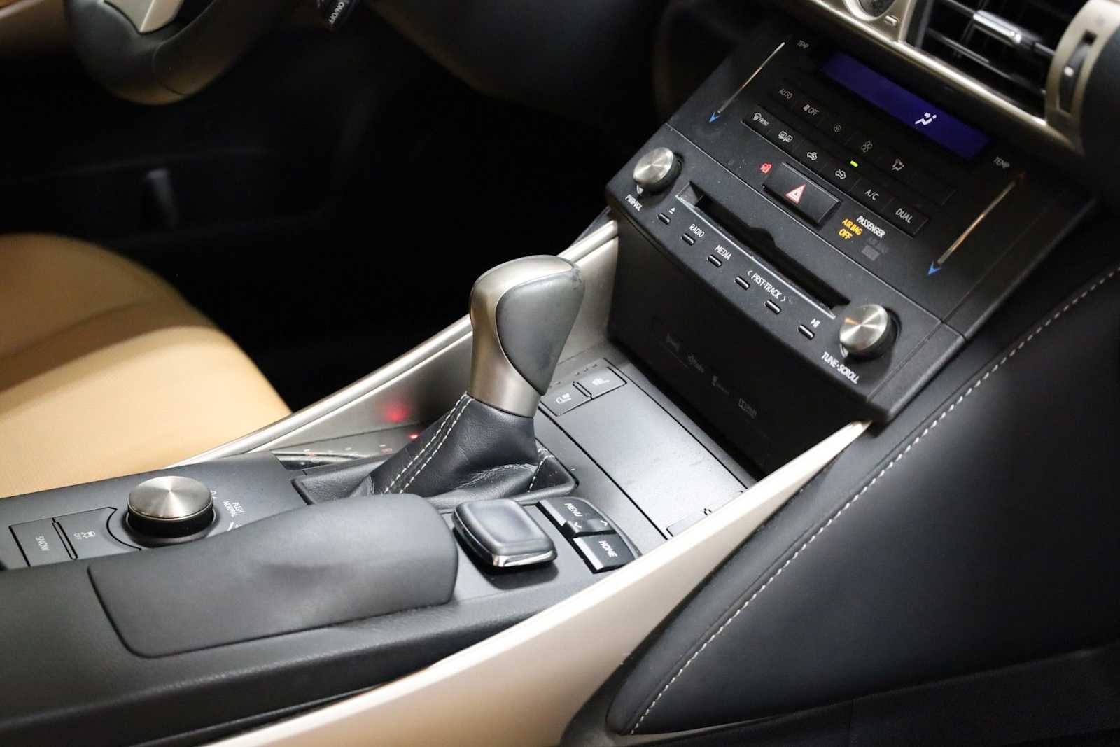 Thumbnail: 2016 Lexus IS - 20