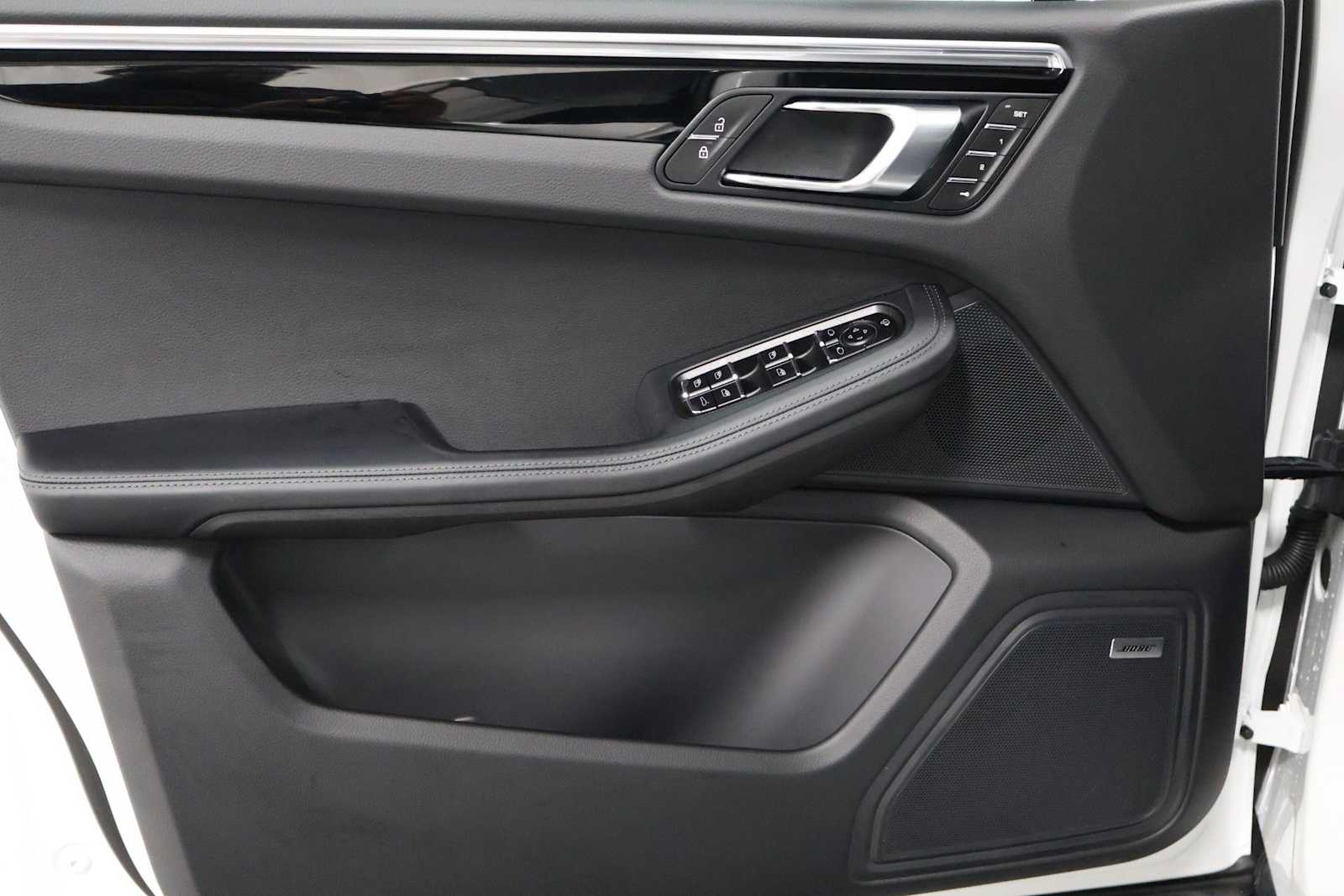 Thumbnail: 2026 Porsche Macan - 16