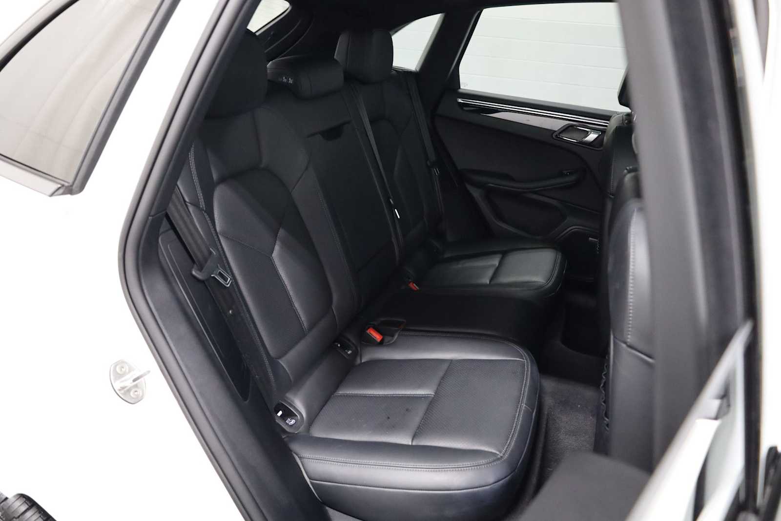 Thumbnail: 2025 Porsche Macan - 37