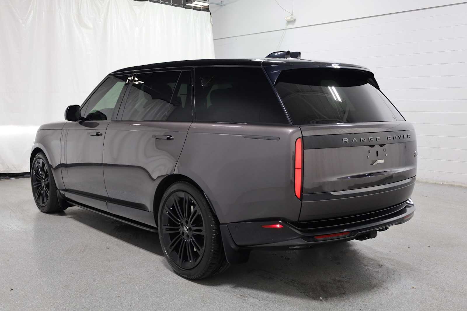 Thumbnail: 2023 Land Rover Range Rover - 11