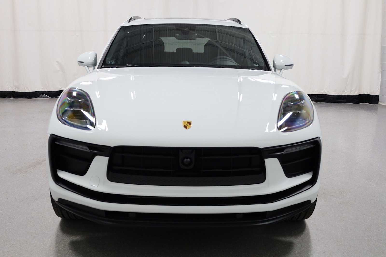 Thumbnail: 2026 Porsche Macan - 14